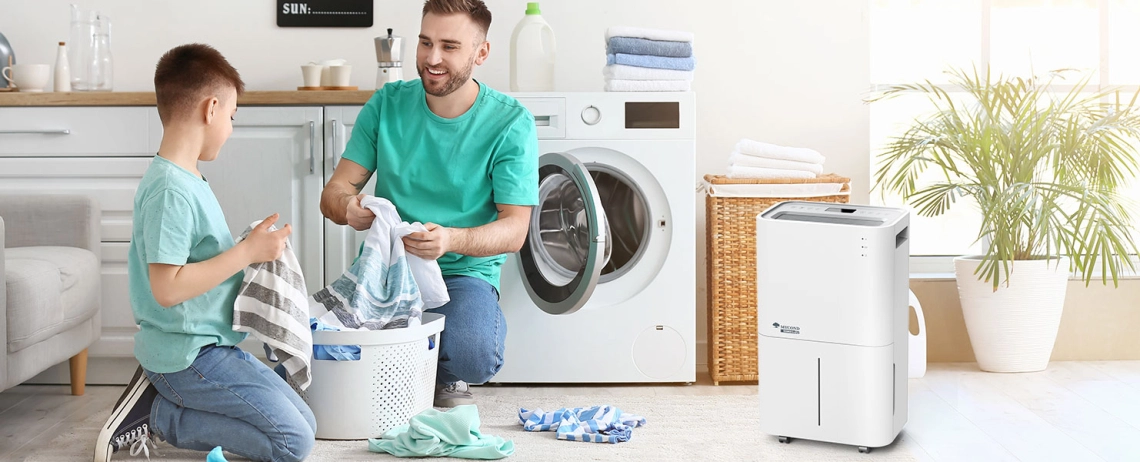 MyCond Roomer Eco 25 Otec a syn si užívají příjemné domácí prostředí.