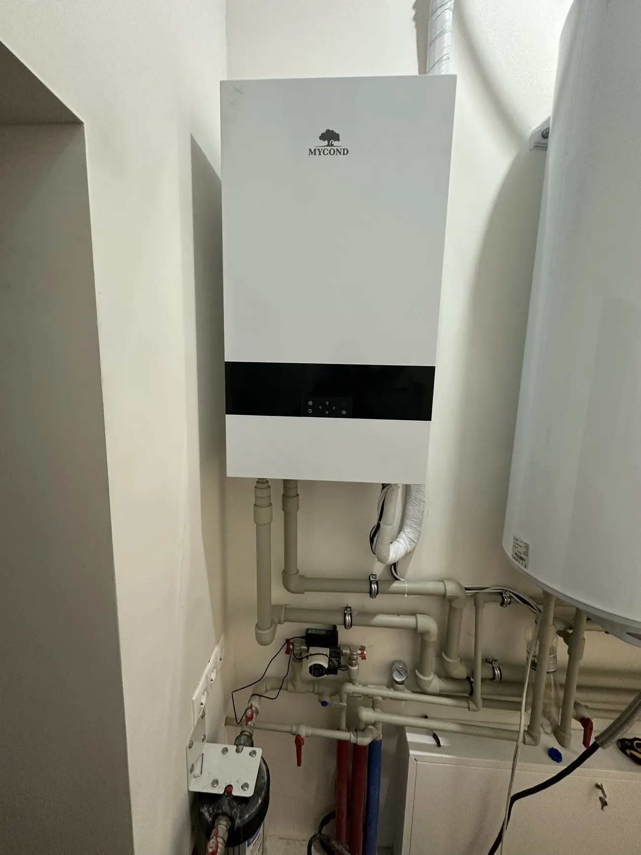 Samostatně stojící vila s tepelnými čerpadly Mycond Split BeeHeat MHS-U14BH