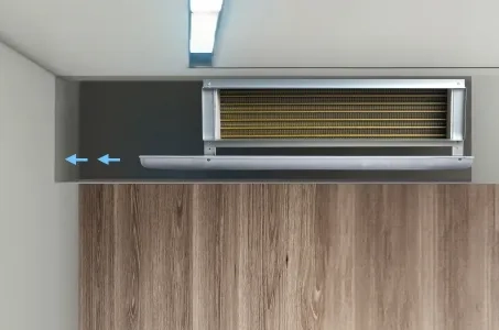 Výhody kanálové instalace fan-coilů pod stropem: příklad Mycond MCFC