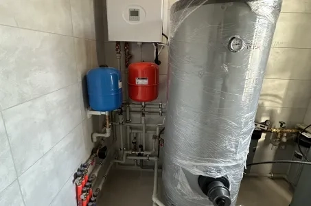 Samostatně stojící vila s tepelnými čerpadly Mycond Split BeeHeat MHS-U12BH