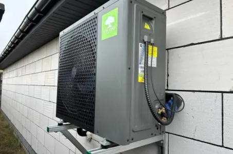 Samostatně stojící vila s tepelnými čerpadly Mycond Split řady BeeHeat