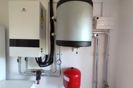 Vila s tepelnými čerpadly Mycond Split BeeHeat MHS-N14BH/MHS-U14BH