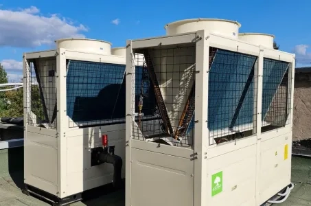 Výrobní závod s modulárním tepelným čerpadlem Mycond STANDARD MCU